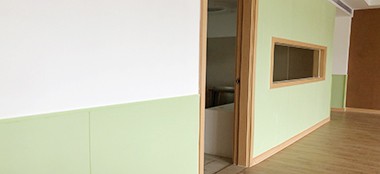 医院内墙装修为什么要用环保抗菌树脂板