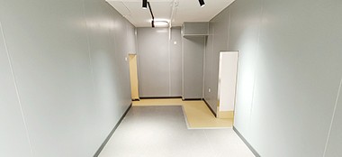 对比传统装饰材料，医用阻燃预涂板优势凸显