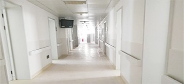 蓝品盾源头厂家如何打造医院树脂板工程项目